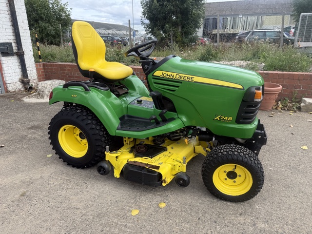 JOHN DEERE Z748